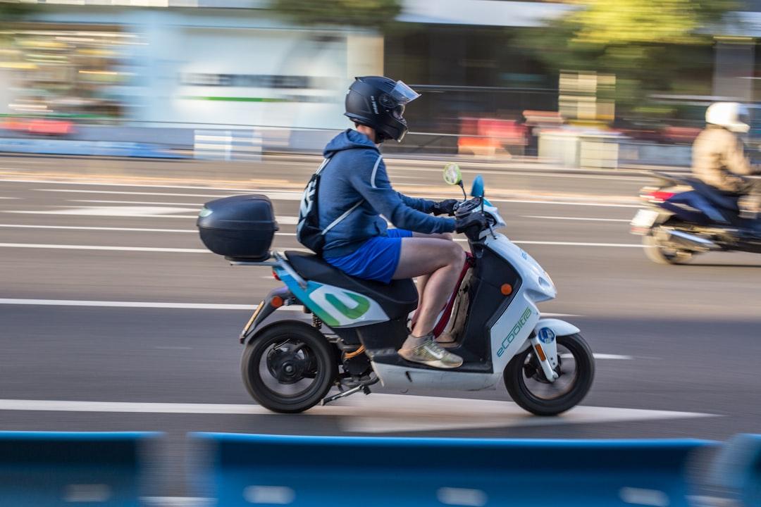 Motociclista en la ruta